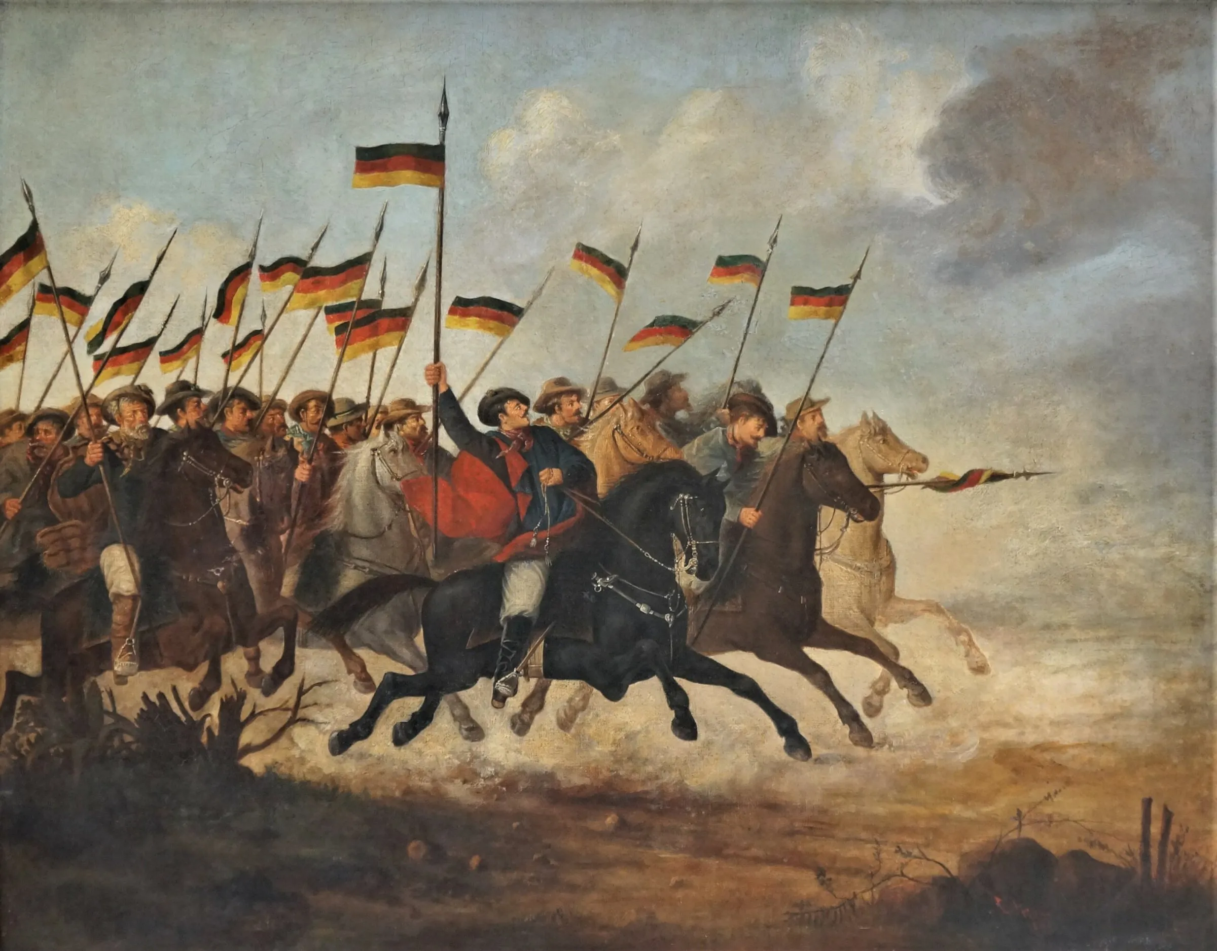 Pintura a óleo de uma carga de cavalaria: dezenas de cavaleiros de chapéu e poncho, a galope, com lanças erguidas e bandeiras verde, vermelha e amarela, sob um céu de nuvens.